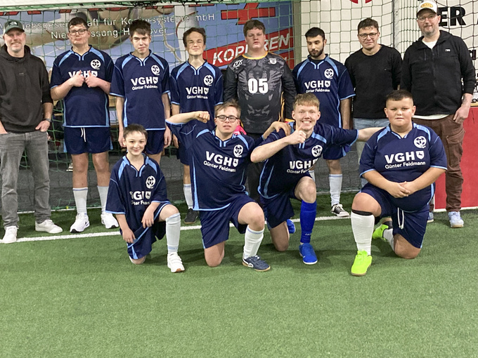 Gruppenfoto der Mannschaft.