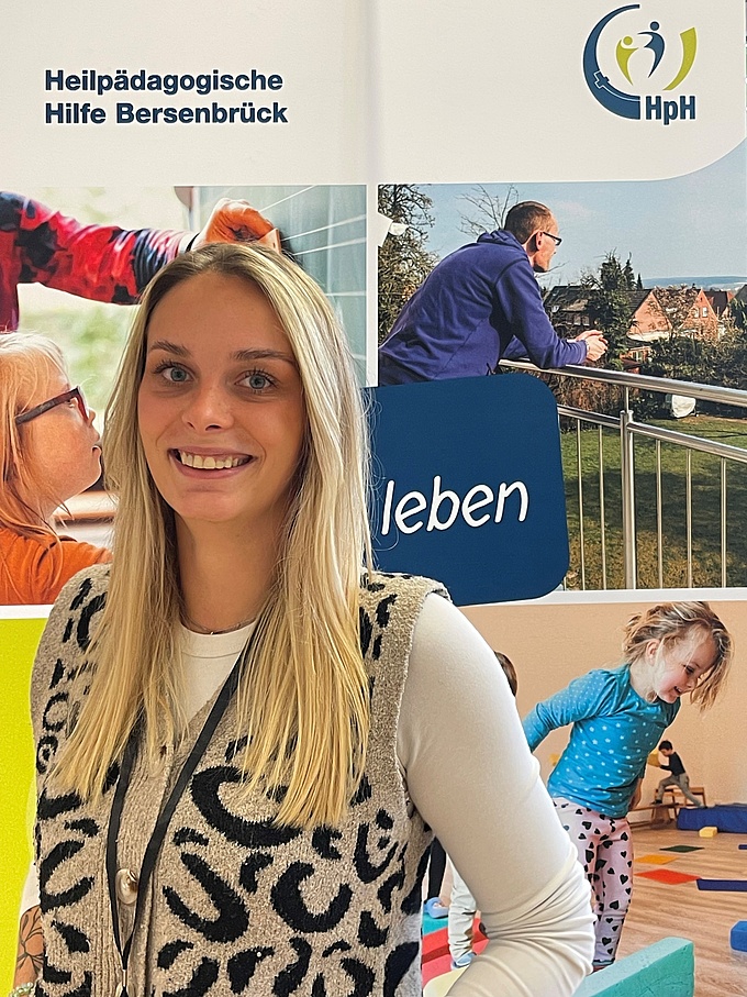 Angelique ist Quereinsteigerin bei der HpH.