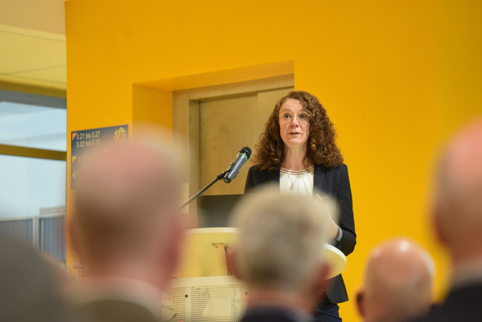 Die Sonderpädagogin Prof. Dr. Marie-Christine Vierbuchen von der Europa-Universität Flensburg hält eine Rede.