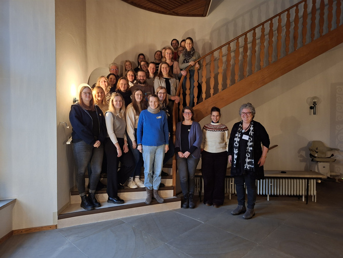 Gruppe der Teilnehmer der Fortbildung  Barbara Rittmann, Dipl.-Psychologin, Psychologische Psychotherapeutin und zertifizierte Autismustherapeutin.