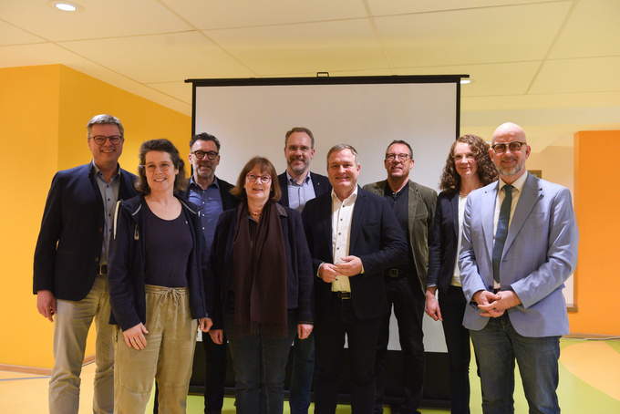 Gruppenfoto (v.l.n.r.): Michael Wernke, Anja Fels, Peter Ramm, Agnes Droste, Jan Wilhelm Witte, Guido Pott, Thomas Nachtwey, Prof. Dr. Marie-Christine Vierbuchen, Axel Wichmann.