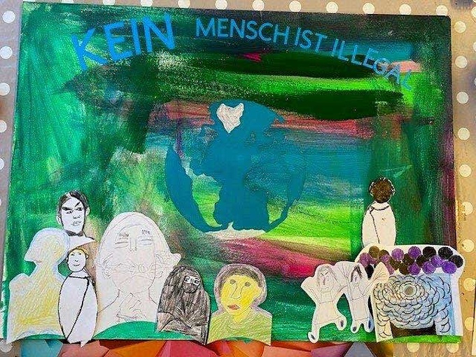 FUnterschiedliche Zeichnungen von Menschen wurden rund um die Weltkugel positioniert.