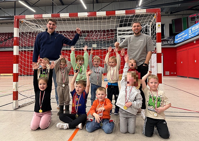 Gruppenfoto des Teams. 