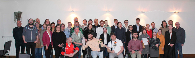 Gruppenfoto: Teilnehmende und Mitarbeitende des BOB.