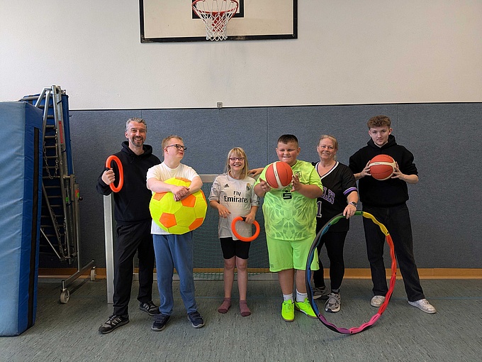 Gruppenfoto: Übungsleiter und Teilnehmende des Zukunftstags 2026, Abteilung HpH-Sport.