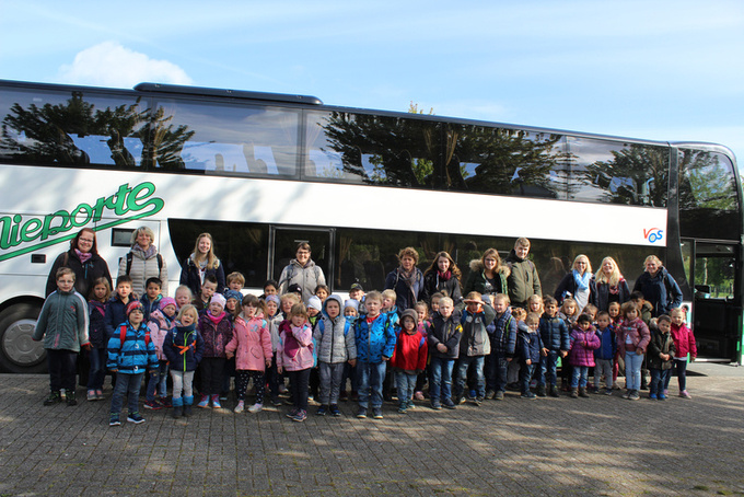 Kindergarten-Gruppe beim Ausflug in den Zoo
